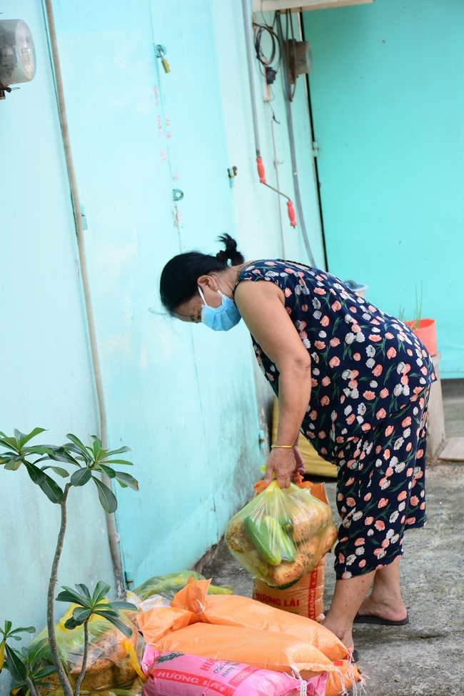 Chùa Hoằng Pháp: Tiếp tục hỗ trợ người dân khó khăn trong đại dịch Covid (đợt 8)